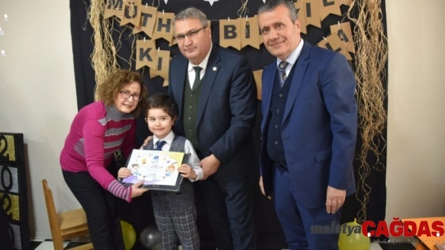 Başkan Çerçi miniklerin karne heyecanına ortak oldu