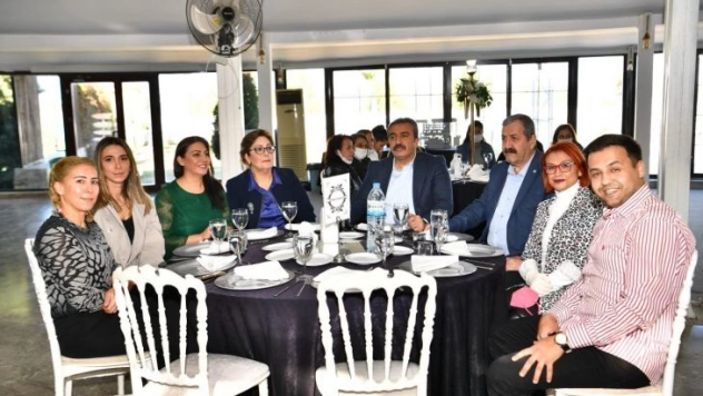 Başkan Çetin: 'Cumhuriyete önce kadınlar sahip çıkmalı'