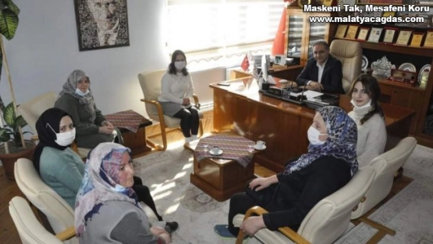 Başkan Çiftçi'den kadın çalışanlara hediye