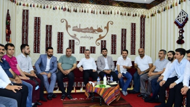 Başkan Çınar, Gençlik ve Eğitim Derneği üyeleriyle bir araya geldi