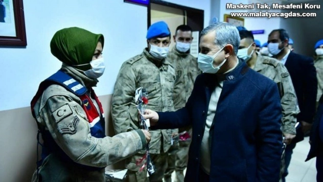 Başkan Çınar, görevlileri yeni yılda yalnız bırakmadı