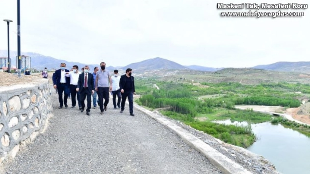 Başkan Çınar, millet bahçesi ve seyir terasını inceledi