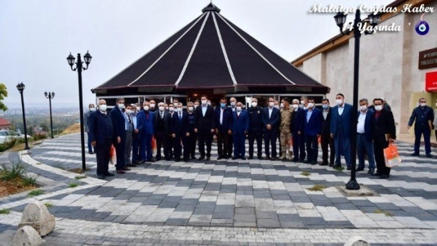 Başkan Çınar, muhtarları oba çadırında ağırladı