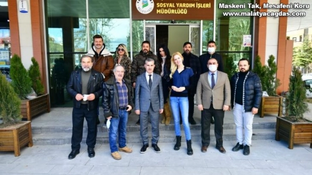 Başkan Çınar, sanatçıları doğal ürünler pazarında ağırladı