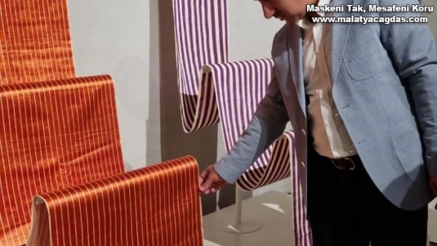 Başkan Çınar, el dokuması ehramı, Cumhurbaşkanlığı Külliyesinde tanıttı