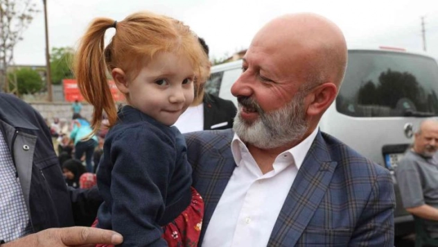 Başkan Çolakbayrakdar: 'Yapılan her hizmet çocuklar için'