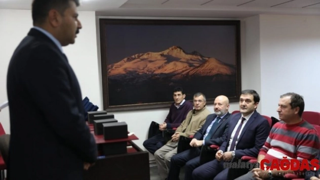 Başkan Çolakbayrakdar'a meslekte 25. yıl onur ödülü