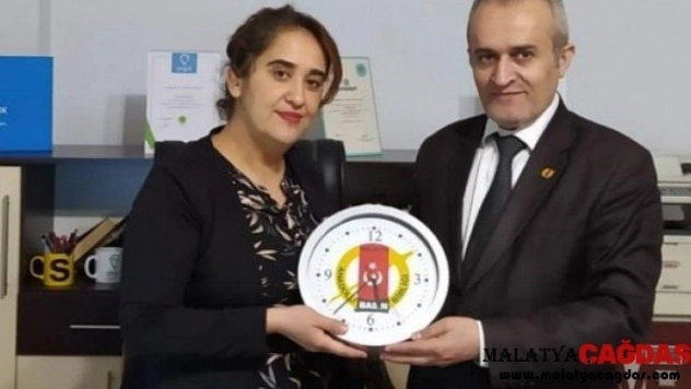 Başkan Dağ, Gazeteci Dilek Kiraz'ı Başarılarından Dolayı Takdir Ediyoruz