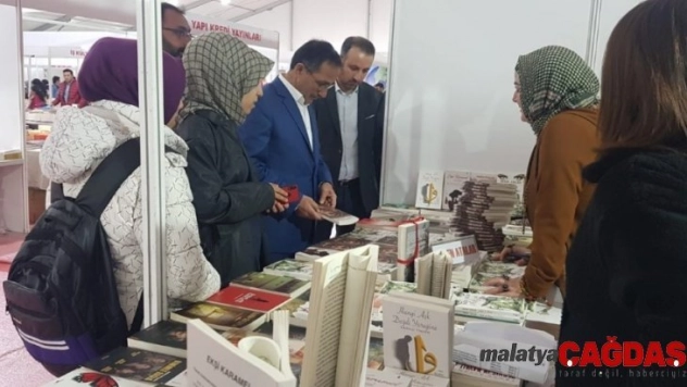 Başkan Dağtekin, kitap günlerini ziyaret etti