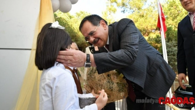 Başkan Demir, öğrencilerin karne heyecanına ortak oldu