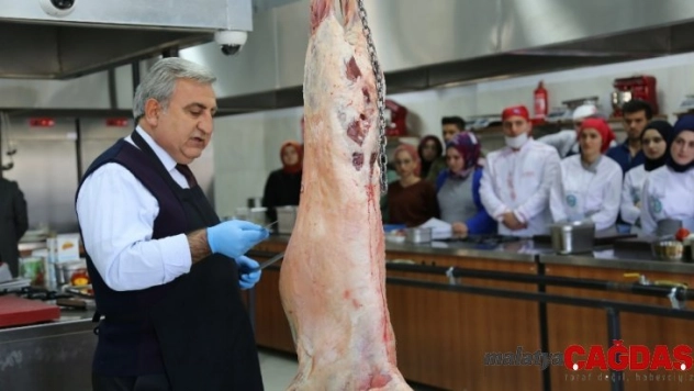 Başkan eline satır alıp ders anlattı