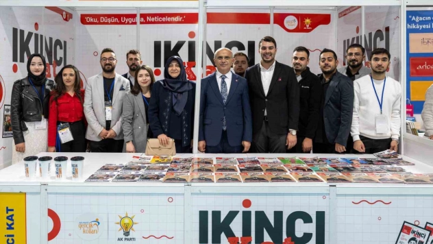 Başkan Er, Malatya Anadolu Kitap ve Kültür Fuarı'nda stantları gezdi