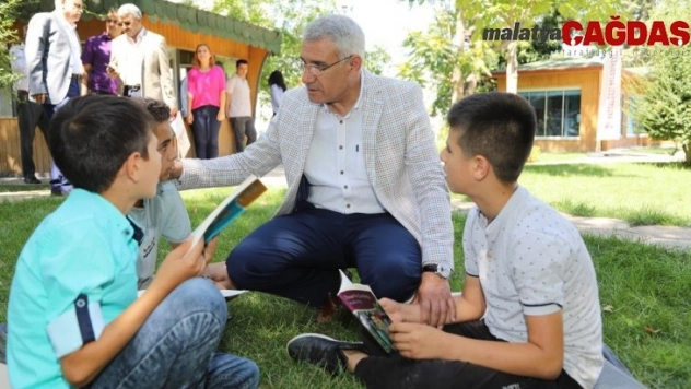 Başkan Güder, Dünya Kitap Okumayı Sevenler Günü etkinliğinde gençlerle buluştu