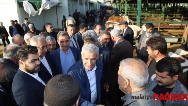 Başkan Güder Canlı Hayvan pazarında