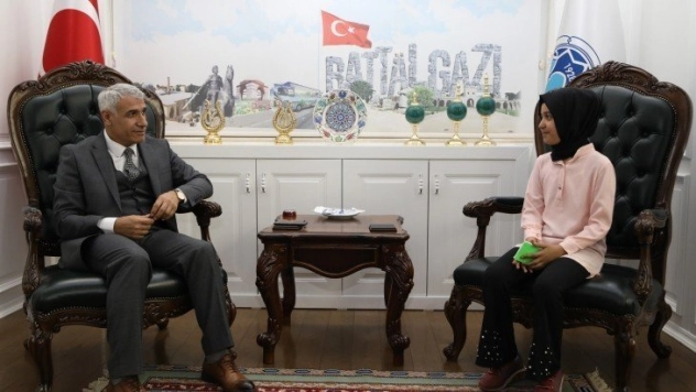 Başkan Güder, dönem ödevi için soruları yanıtladı