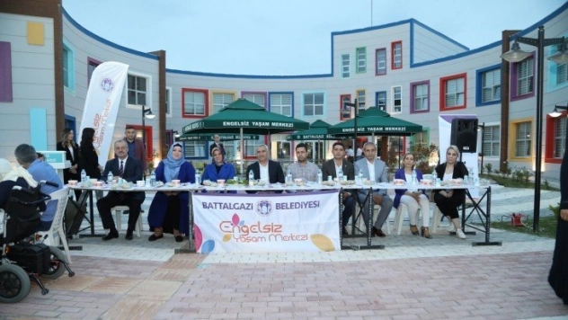 Başkan Güder iftarını özel öğrenciler ile birlikte yaptı