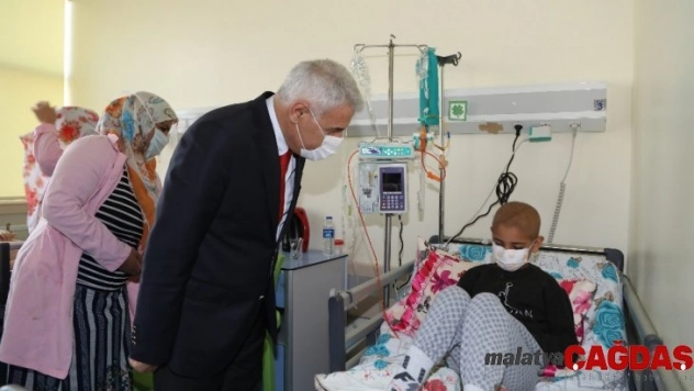 Başkan Güder, lösemili çocukları unutmadı