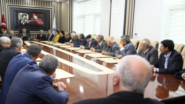 Başkan Güder muhtarlarla bir araya geldi