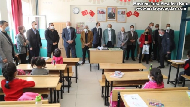 Başkan Güder, yüz yüze eğitimin ilk gününde öğrencilerle buluştu