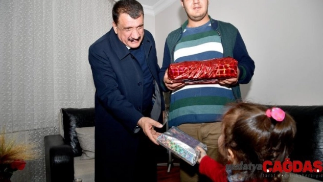 Başkan Gürkan'dan engelli gence doğum günü sürprizi