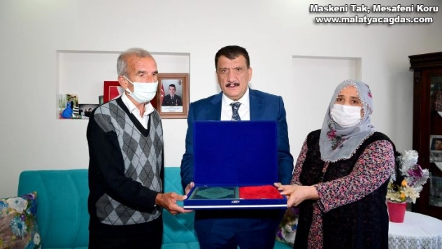 Başkan Gürkan'dan şehit ailelerine ziyaret