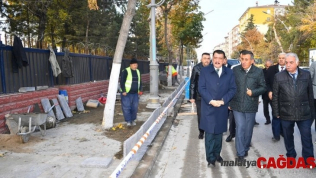 Başkan Gürkan, kaldırım çalışmalarını inceledi