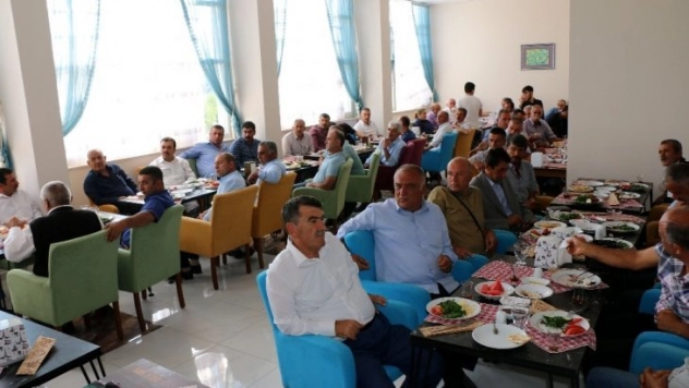 Başkan Karadağ, meclis üyeleri ve muhtarlar ile bir araya geldi