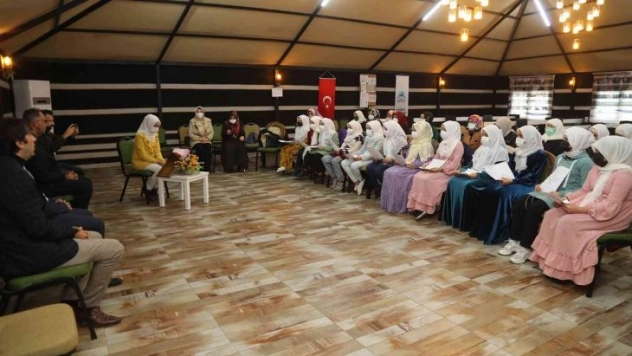 Başkan Kuş kursiyerlerin hatim programına katıldı