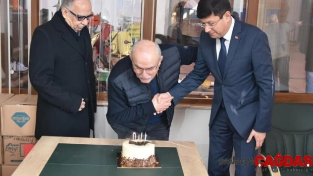 Başkan Özcan'dan Efsane Başkan'a doğum günü sürprizi