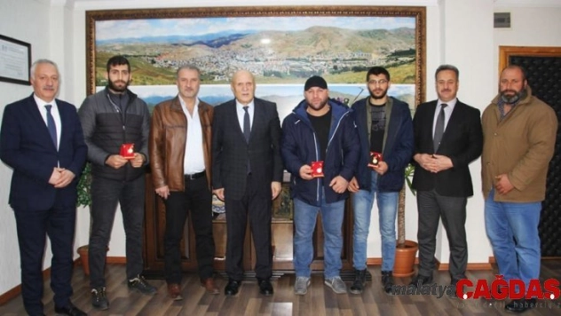 Başkan Pekmezci şampiyonları ödüllendirdi