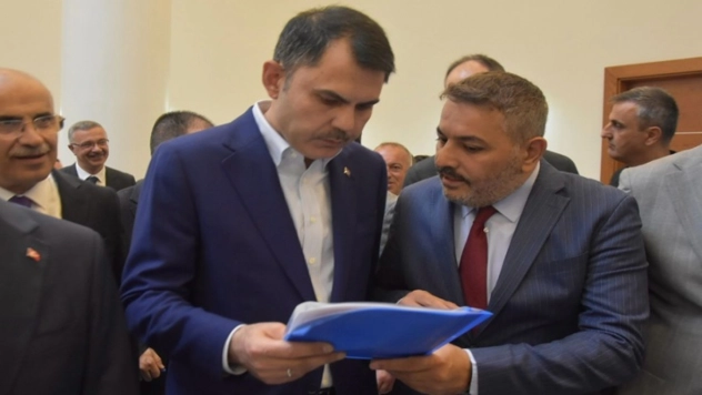 Başkan Sadıkoğlu, şehrin taleplerini Bakan Kurum'a sundu