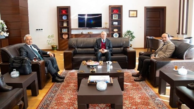 Başkan Sekmen, ETÜ Rektörü Prof. Dr. Bülent Çakmak'ın misafiri oldu