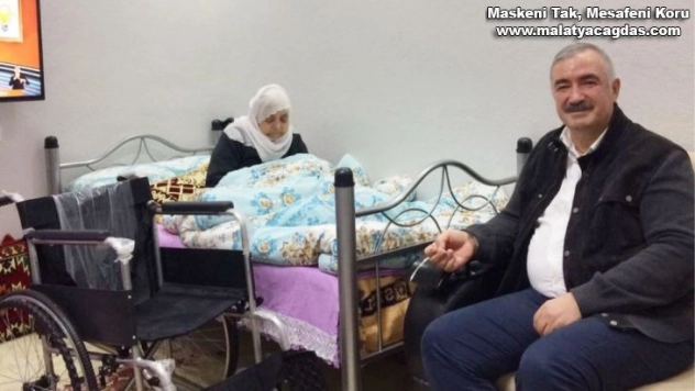 Başkan Turanlı'dan yaşlı engelli anneye sürpriz ziyaret