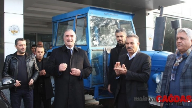 Başkan Turanlı, makam aracını bıraktı
