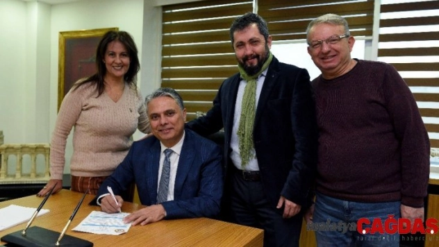 Başkan Uysal, onursal üye oldu