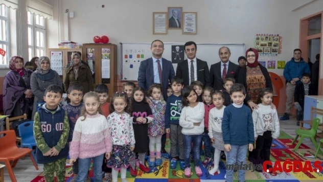 Başkan Vekili Aslan öğrencilerin karne sevincine ortak oldu