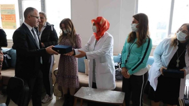 Başkan Vekili Koç, öğretmenleri unutmadı