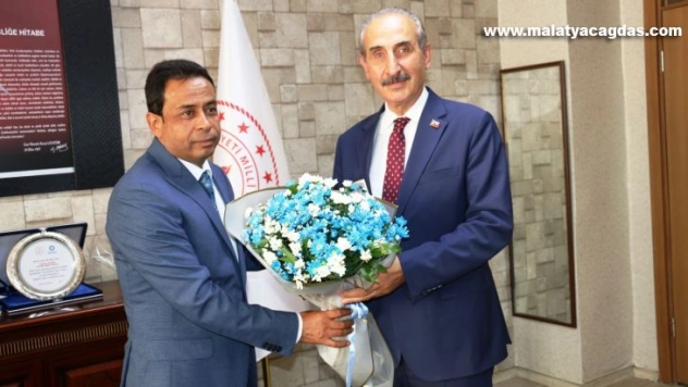 Başkan Yalçınkaya okul heyecanına ortak oldu