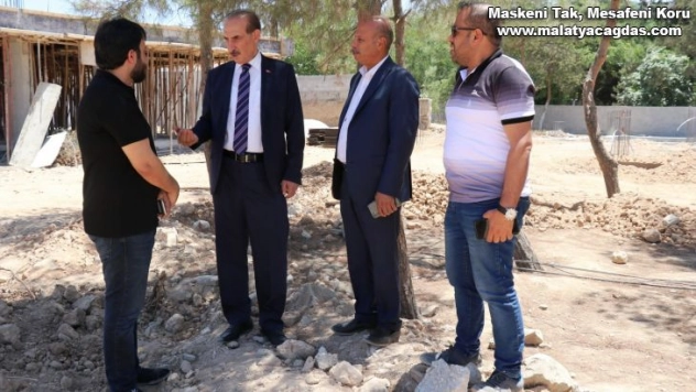 Başkan Yalçınkaya okulların inşaatını inceledi