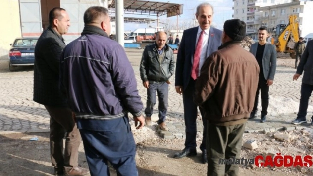 Başkan Yalçınkaya parke taşı çalışmasını yerinde inceledi