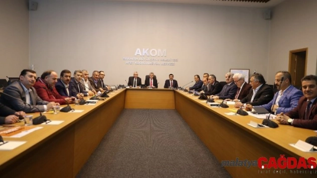Başkan Yüce, AKOM'da muhtarlar ile bir araya geldi