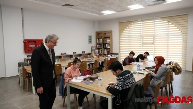 Başkan Yüce, Serdivan Fikir Sanat Akademisi'ni ziyaret etti