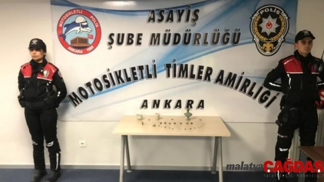 Başkent'te 2200 gram uyuşturucu ve 45 adet tarihi eser yakalandı