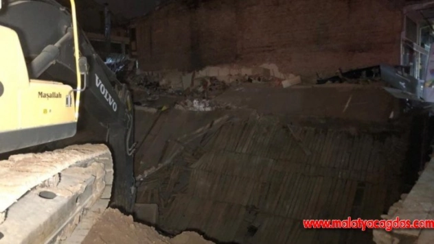 Başkent'te 3 katlı hırdavatçı dükkanı çöktü: 1 köpek enkaz altında kaldı