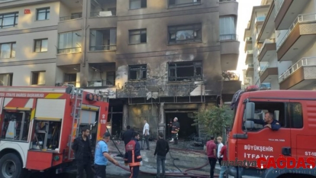 Başkent'te çıkan yangında 3 katlı bina kullanılamaz hale geldi