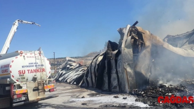 Başkent'te depo yangını