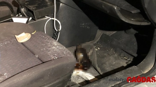 Otomobil Park halindeki kamyona arkadan çarptı: 1'i asker 3 yaralı