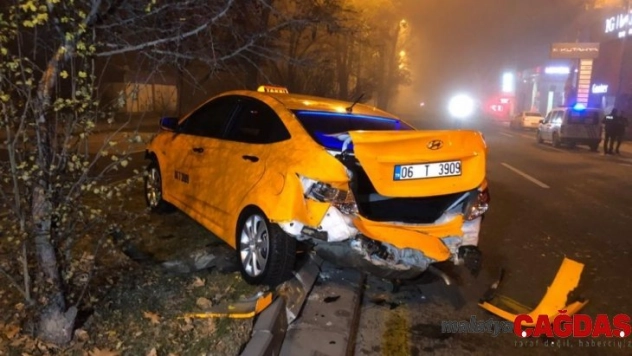 Başkent'te taksi şoförü, ilk iş gününde kazaya karıştı: 2 yaralı