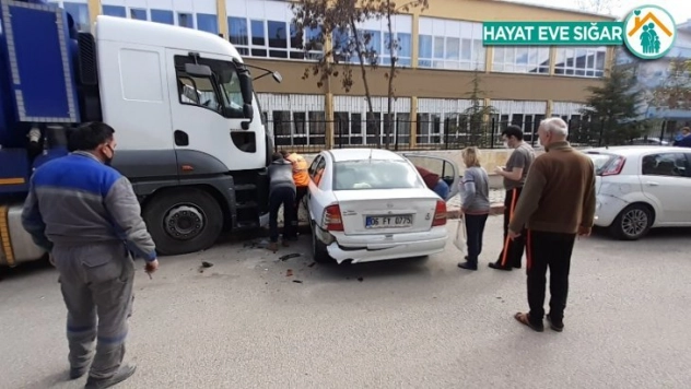 Başkent'te vidanjör 6 otomobili biçti