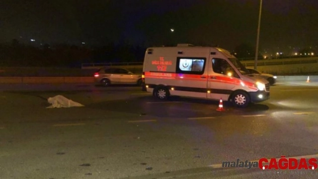 Başkent'te yolun karşısına geçmeye çalışan yayaya otomobil çarptı: 1 ölü